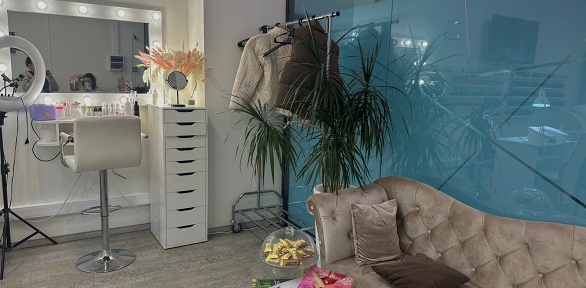 Маникюр и smart-педикюр с покрытием гель-лаком в студии Pinki Nails