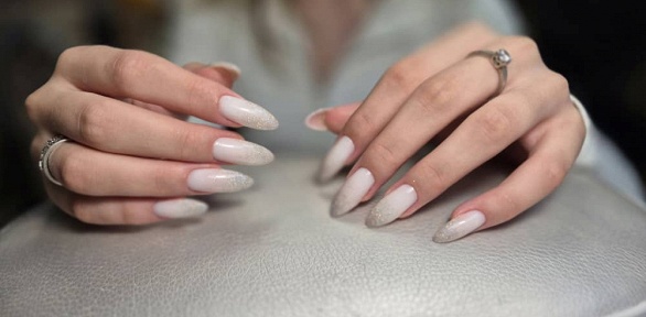 Маникюр и педикюр в салоне красоты «Кудесницы»