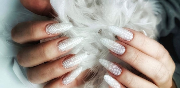 Маникюр и педикюр или наращивание ногтей в ногтевой студии Elen Queen Nails