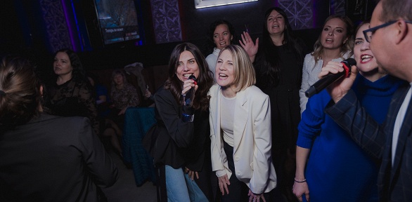 Ужин в центре города в караоке-баре «Поколение»