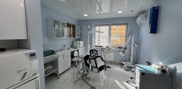 Комплексная чистка зубов в стоматологии «Атам»