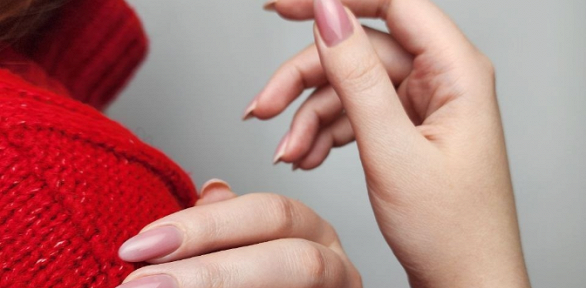 Маникюр и педикюр с покрытием гель-лаком в студии Soft.nails