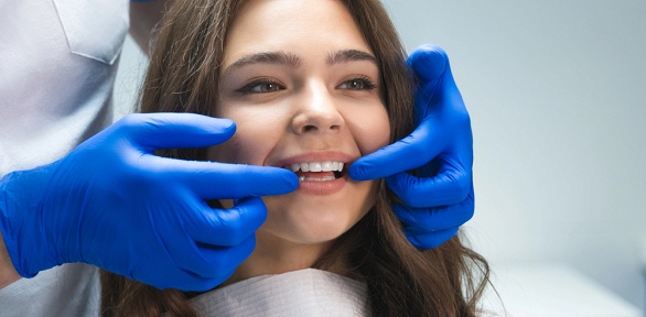 Комплексная чистка зубов в клинике «Кайман»