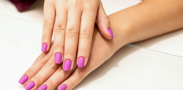 Маникюр и педикюр с покрытием гель-лаком в студии красоты «Одуваника»