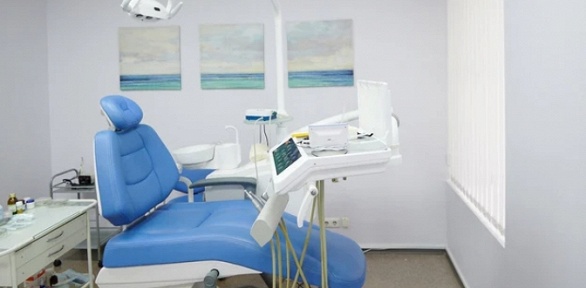 Чистка зубов, лечение кариеса в стоматологической клинике «Академия Дент»