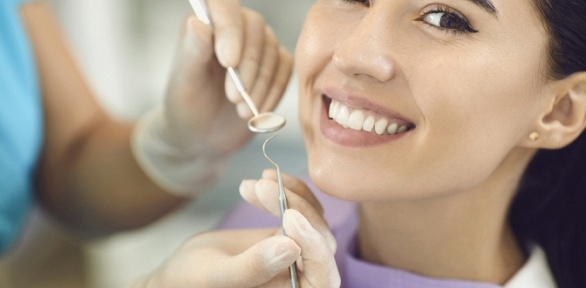 Комплексная ультразвуковая чистка зубов в стоматологии «Акциодент»