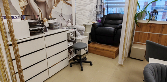 Маникюр и педикюр с покрытием гель-лаком в школе-студии Александры Тим