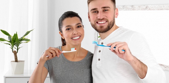 Ультразвуковая чистка зубов и чистка AirFlow в клинике «Азалия-Дент»