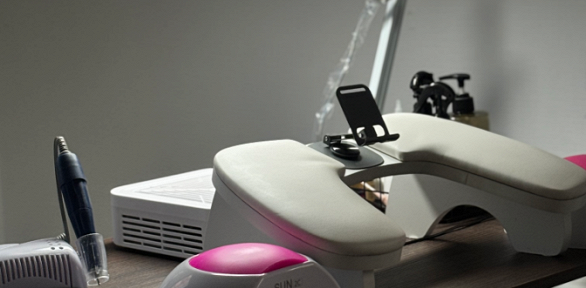 Маникюр с укреплением и покрытием гель-лаком от мастера Александры