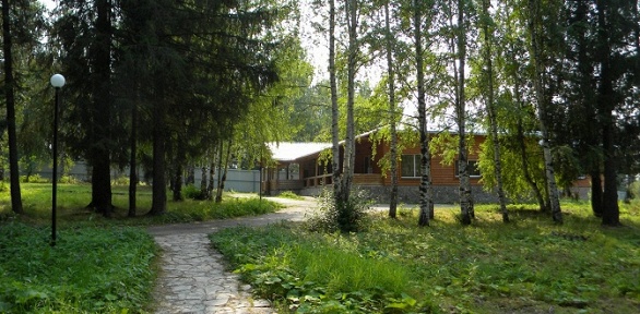 Отдых на берегу реки Кама на базе отдыха «Елочка»