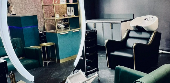 Стрижка, окрашивание волос, уход и укладка в студии «Череда»