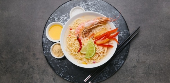 Блюда и напитки в тайском ресторане Baan Thai за полцены