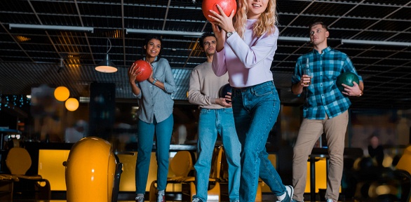 4 часа игры в боулинг в торговом комплексе «Сенная» в «Центре развлечений»