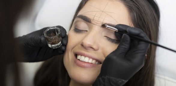 Оформление бровей, ламинирование ресниц в студии Permanent-Make-Up