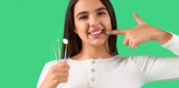 Ультразвуковая чистка зубов и чистка AirFlow в клинике «Доверие»