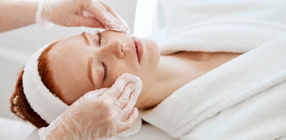 Чистка или пилинг лица в салоне красоты Santini