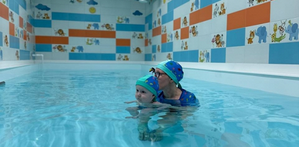 Индивидуальное занятие в бассейне для детей в центре «Осьминожки»