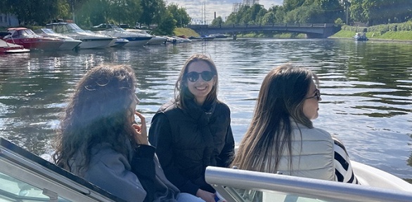Прогулка на катере Bayliner 175 с капитаном