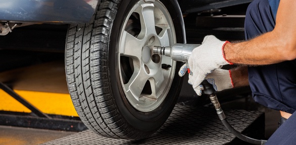 Шиномонтаж и балансировка колес радиусом до R21 от компании «Спутник авто»