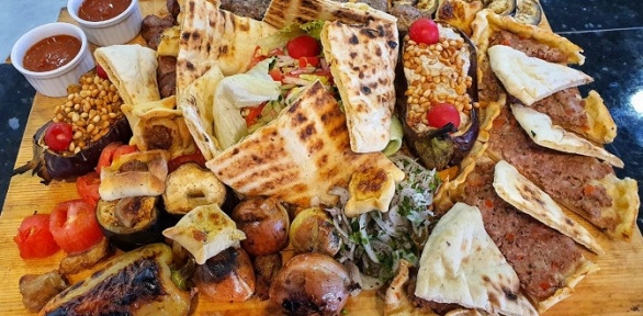 Блюда и напитки в ресторане арабской кухни Sahara Cuisine