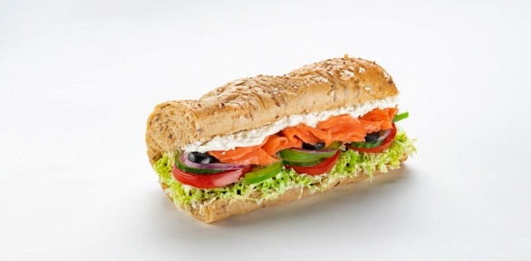 Сэндвичи, салаты, роллы в ресторане быстрого питания Subway