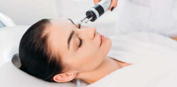 Пилинги, чистки лица и микротоки от косметологической клиники «Белла Елена»