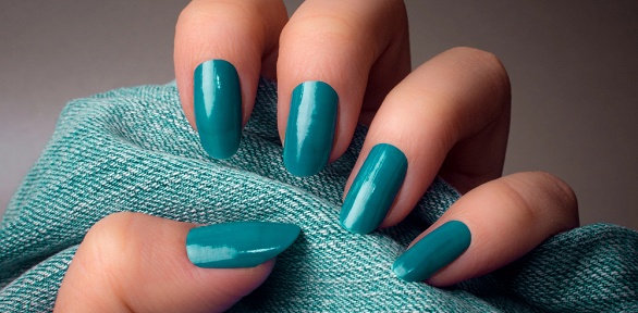 Маникюр и педикюр с покрытием гель-лаком или без в студии Saint-Tropez