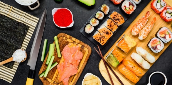 Суши-сет «Бомба» или «Восторг» от службы доставки Katana-Sushi за полцены