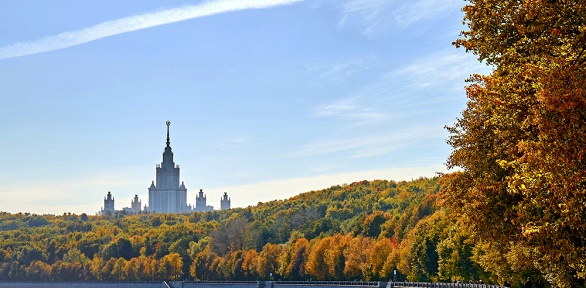 <b>Скидка до 50%.</b> Билет на кремлевскую обзорную прогулку на теплоходе от причала «Воробьевы горы» до причала «Китай-город/Устьинский» от судоходной компании «Речные линии»