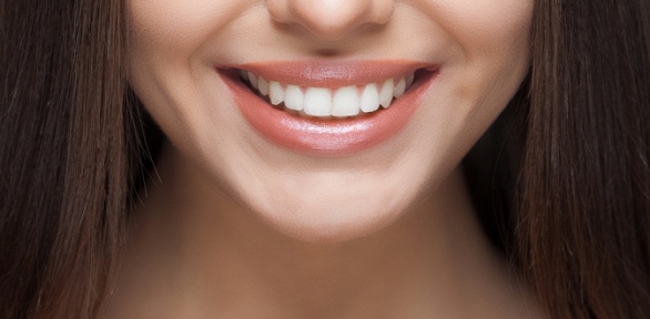 Процедура ультразвуковой чистки зубов в стоматологии «Авторитет»
