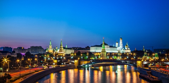 <b>Скидка 10%.</b> Билет на вечерний круиз «Танцуют все» с живой музыкой в стиле диско на теплоходе от Кремля от судоходной компании «Августина» (1440 руб. вместо 1600 руб.)