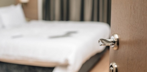 Отдых в номере категории комфорт или комфорт улучшенный в отеле «Беркут»