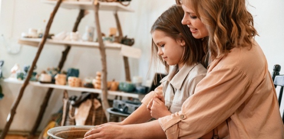 Мастер-класс по лепке из глины и свидание от гончарной мастерской «Округ»