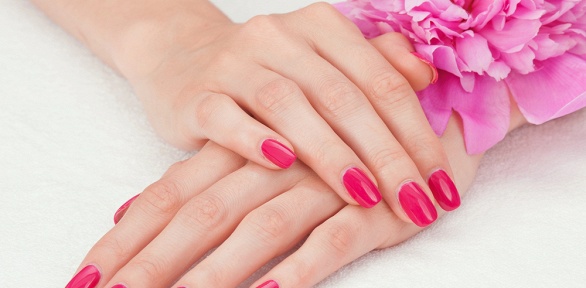 Маникюр и педикюр с покрытием гель-лаком в салоне красоты «Sахар»