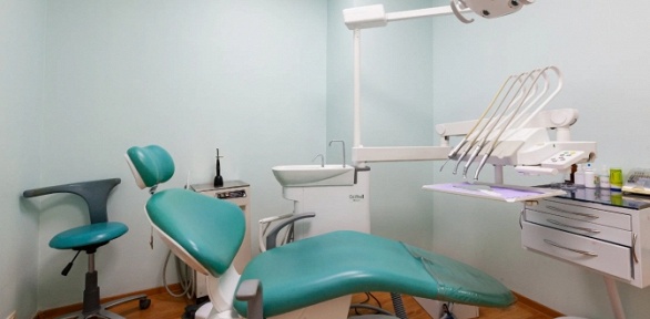 Чистка зубов, лечение кариеса и удаление зуба в центре «Стоматология Люкс»