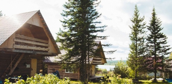 Отдых на берегу озера Зюраткуль на базе отдыха «Небесное озеро»