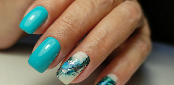 Маникюр и педикюр с покрытием гель-лаком