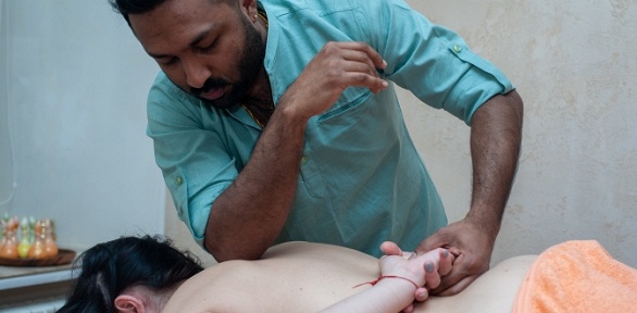 Сеансы индийского аюрведического массажа в кабинете «Прана Аюрведа»