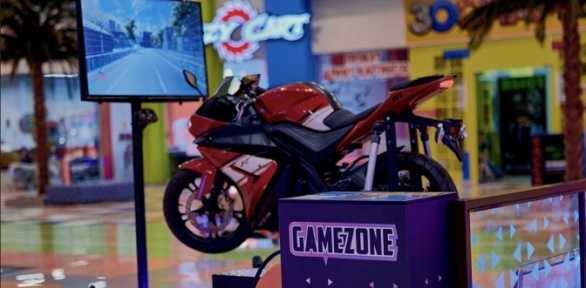 Игры на аттракционах и игровых аппаратах в центре Gamezone