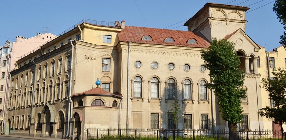 Квест-экскурсия «Парадные фасады и дворы Петроградки»