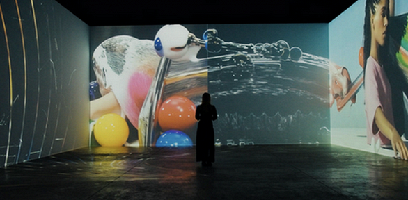 Билеты на шоу или медиаперформанс в центре «Внутри» за полцены