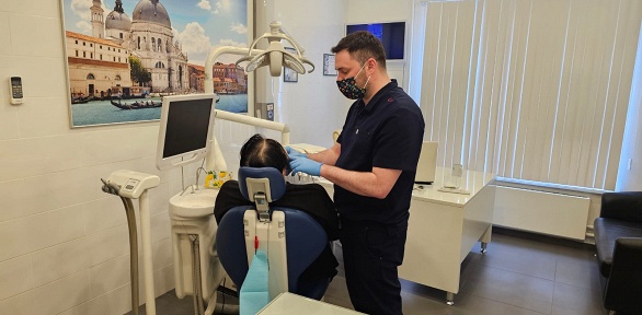 Протезирование зубов, установка коронки или винира в клинике Prima Dentale