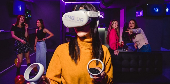 Игра в шлеме Oculus Quest 2 в клубах OMG VR Club