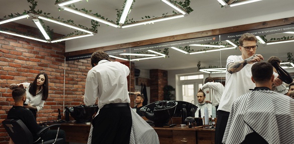 Мужская стрижка и моделирование бороды в барбершопе «Зона»