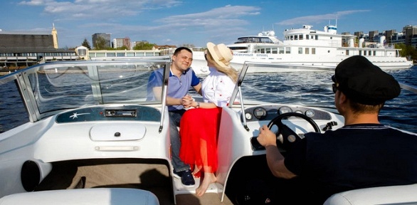 Свидание на катере от компании «Флот Сити»