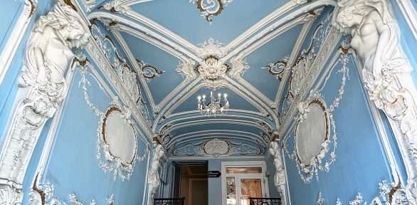 Экскурсия «Дворы и парадные Петербурга + коммунальная квартира»