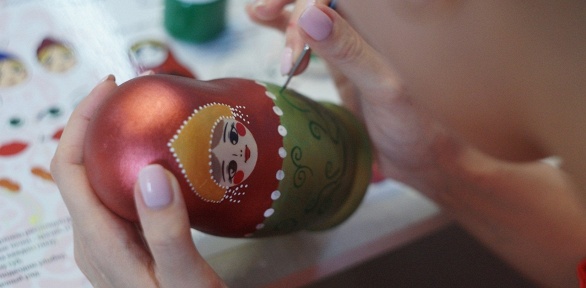 Роспись матрешки или дымковской игрушки с чаепитием в музее «Изба-забава»