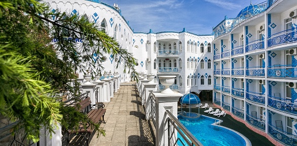 Отдых в Крыму в Большой Ялте с питанием в отеле «1001 ночь»