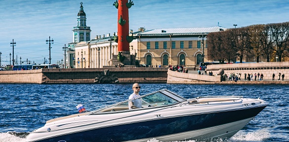 Аренда катера с капитаном от компании Admiral Yachts