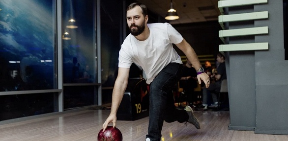 Игра в боулинг, бильярд, аэрохоккей, пинг-понг в центре «Аполло»